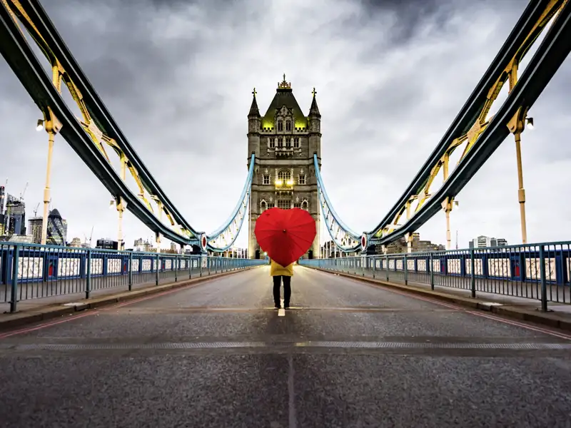 Wenn das Tageslicht im Winter etwas schneller schwinde - London ist immer gut beleuchtet, wie wir auf unserer Silvesterreise für Singles und Alleinreisenden erfahren werden!