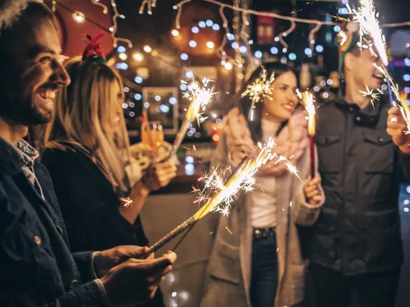 Gemeinsam mit anderen Singles und Alleinreisenden begrüßen wir das neue Jahr in Dublin.