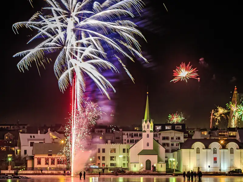 Begrüßen Sie das neue Jahr in der isländischen Hauptstadt Reykjavik mit anderen Singles und Alleinreisenden! Das spektakuläre Feuerwerk über Reykjavik wird eines der vielen Highlights Ihrer Reise sein.