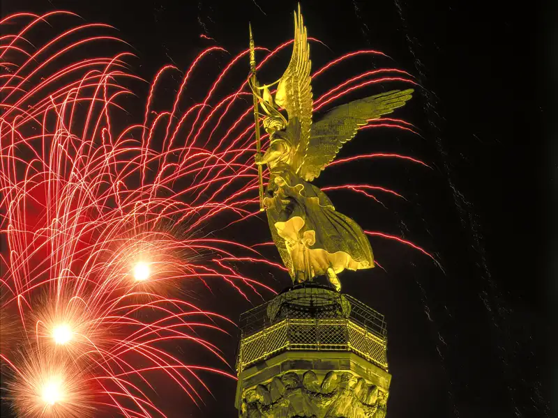 Ganz Berlin strahlt zu Silvester - und auf unserer Silvesterreise in die Hauptstadt für Singles und Alleinreisende strahlen wir mit!