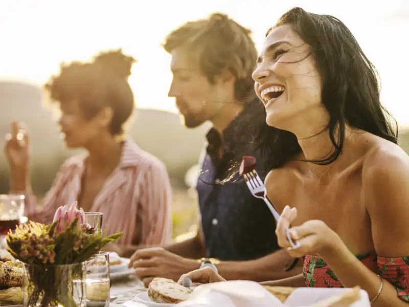 In gemeinsamer Runde genießen wir die Küche des Baltikums auf unserer Reise für Singles und Alleinreisende.