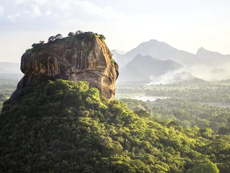 Keine Rundreise durch Sri Lanka ohne einen Besuch des berühmten Löwenfelsens von Sigiriya.