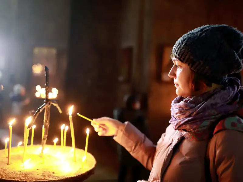 Auf unserer Silvesterreise für Singles und Alleinreisende nach Tiflis erhalten wir erste Eindrücke von den traditionellen Sitten und Gebräuchen des Landes.