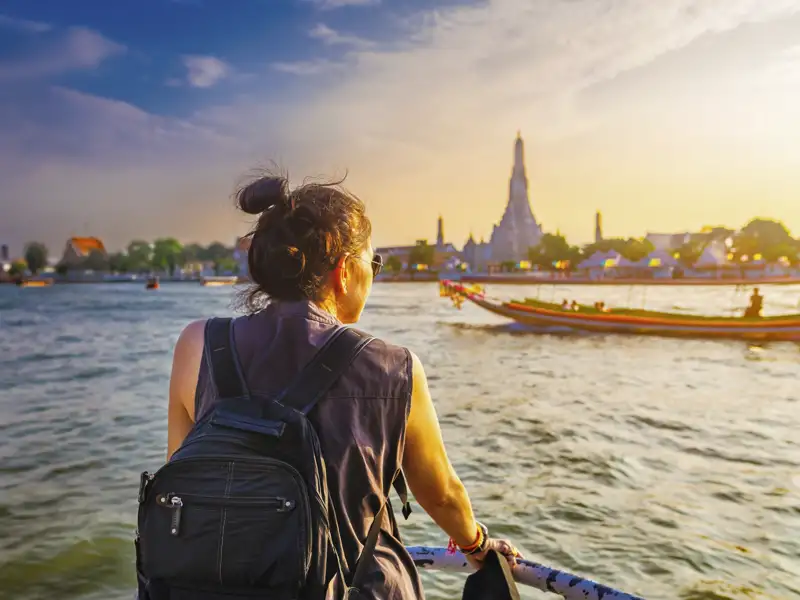 Einer der vielen beeindruckenden Tempel in Thailand: Wat Arun in Bangkok, Station unserer Studiosus-Reise für Singles und Alleinreisende in das ferne Land.