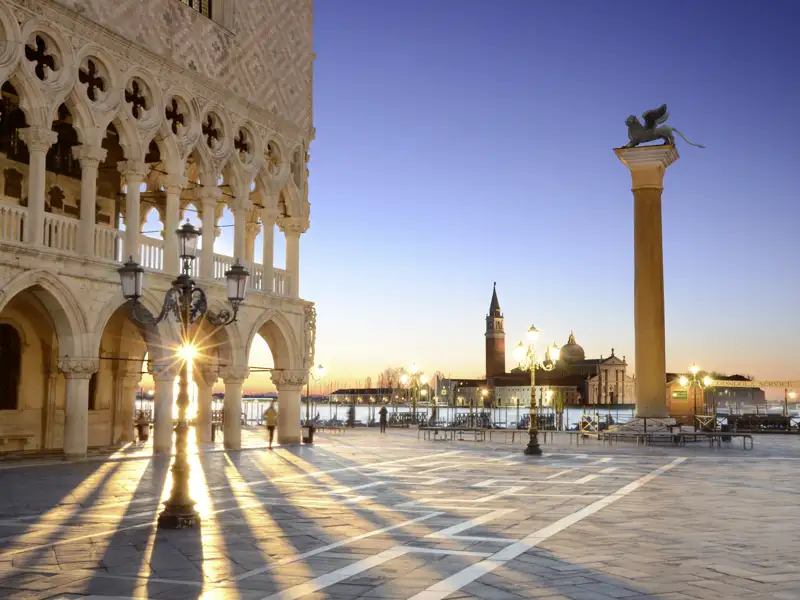 Ob morgens oder abends oder tagsüber: Während unserer Reise nach Venedig erleben wir die Stadt zu unterschiedlichen Stimmungen, je nach Sonnenstand - und immer romantisch!