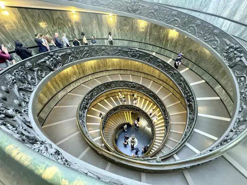 Alle Wege führen nach Rom, verschlungene Wege führen durch Rom - doch Ihre Studiosus-Reiseleiterin kennt sie alle und lotst Sie auf unserer family-Studienreise zu den Höhepunkten der Stadt.