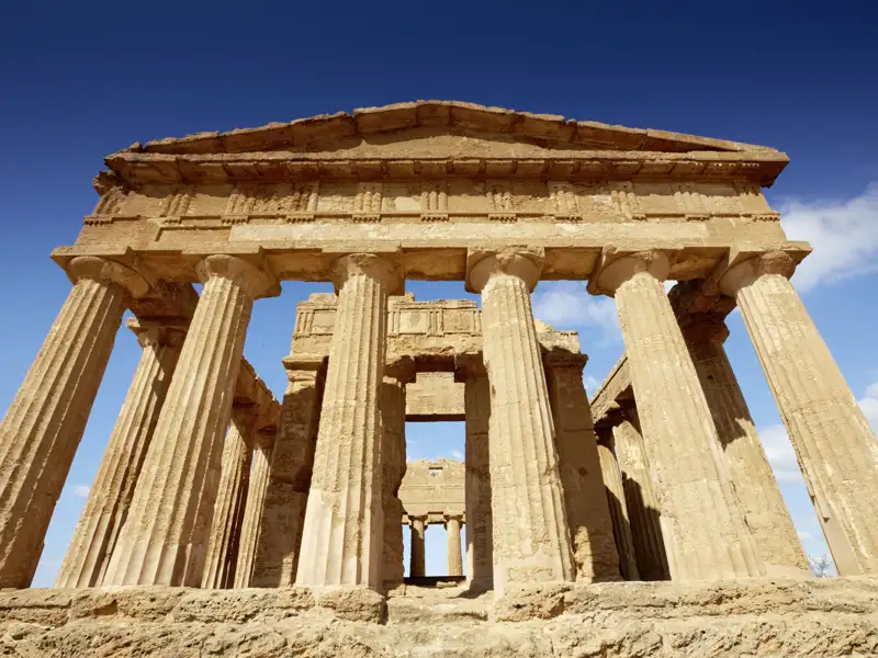 Das Tal der Tempel in Agrigent (UNESCO-Welterbe) erleben wir auf dieser Familien-Rundreise hautnah. Der Concordia-Tempel ist besonders gut erhalten!