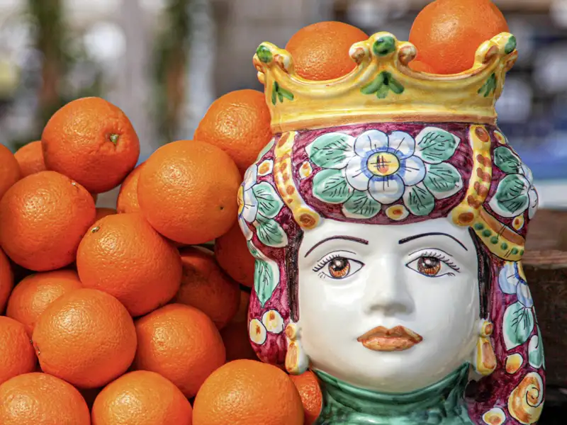 Auf unserer Familien-Studienreise nach Sizilien gibt es viel zu sehen, zu erleben und zu schmecken. Lust auf eine fruchtige Orange?