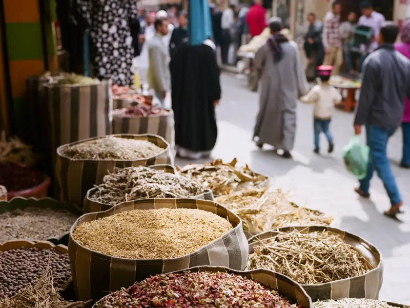 Auf dieser  klassischen Studienreise durch Ägypten besuchen wir in Kairo natürlich auch einen Basar und schnuppern an orientalischen Gewürzen.