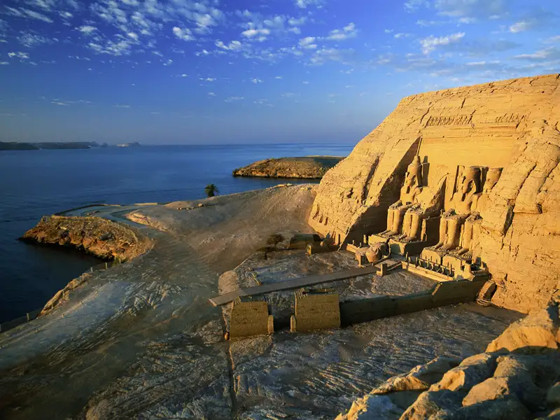 Ein Highlight unserer elftägigen Kreuzfahrt-Studienreise nach Ägypten ist der Besuch des Tempels in Abu Simbel. Einmalig, diese Anlage!