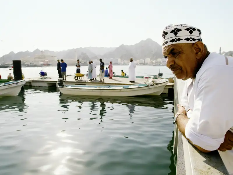 Auf unserer zwölftägigen Studienreise durch die Vereinigten Arabischen Emirate und den Oman kommen wir auch nach Maskat.