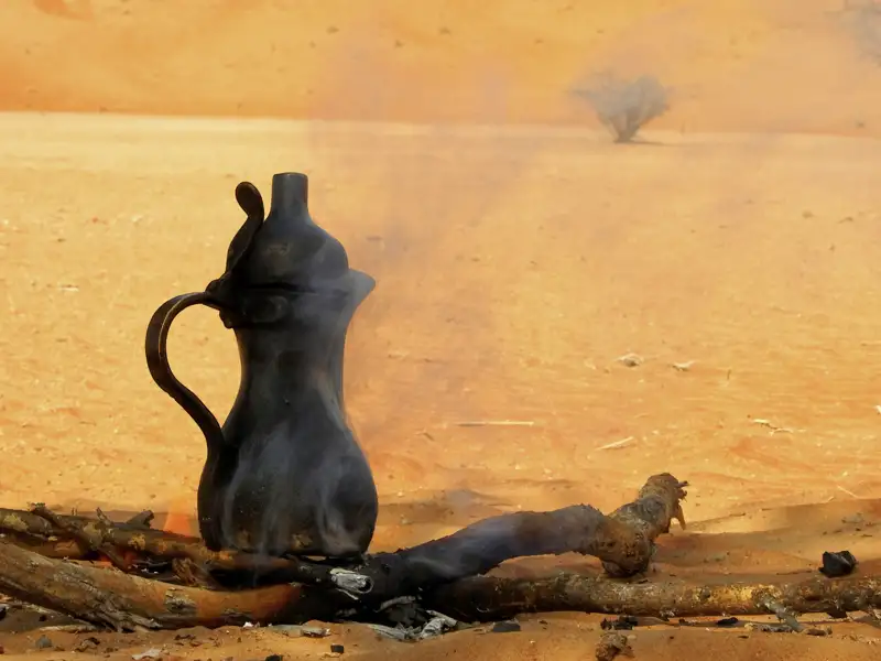 Bei unserer Studiosusreise durch den Oman lernen wir alles über den Stellenwert des Kaffees im Oman.