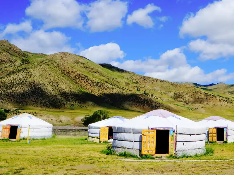 Auf unserer Expeditions-Rundreise durch die Mongolei ziehen wir von Jurte zu Jurte und tauchen tief in das Leben in der Steppe ein.