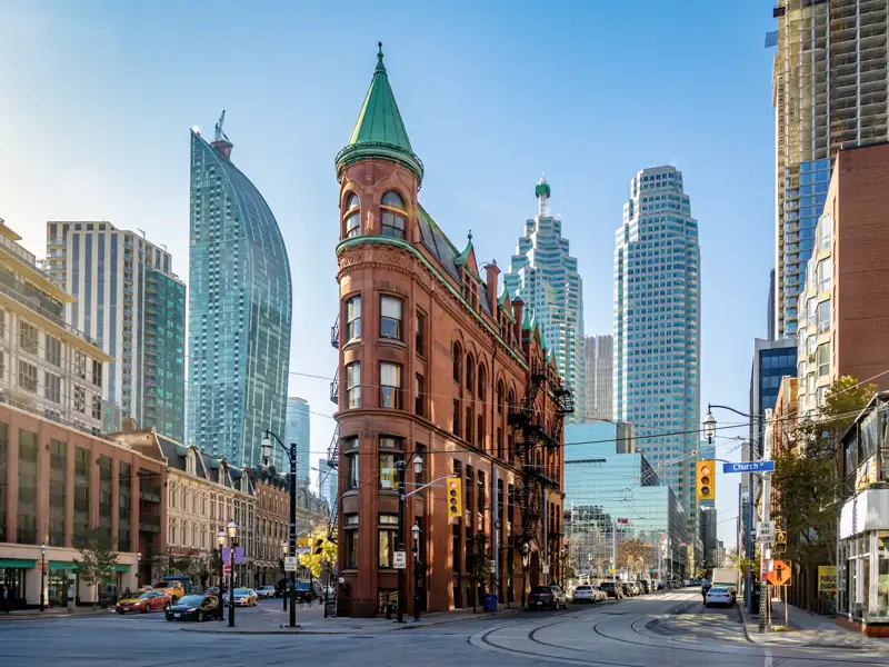 Weltoffen, kreativ und lebenslustig präsentiert sich auf unserer Studienreise Toronto, Kanadas größte Stadt, in der Neues und Altes das Stadtbild prägen.