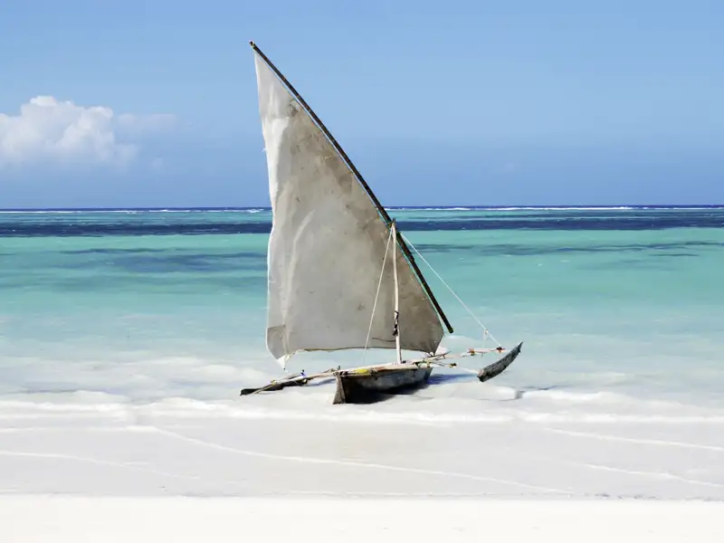 Unsere Studienreise durch Tansania endet am weißen Sandstrand von Sansibar.