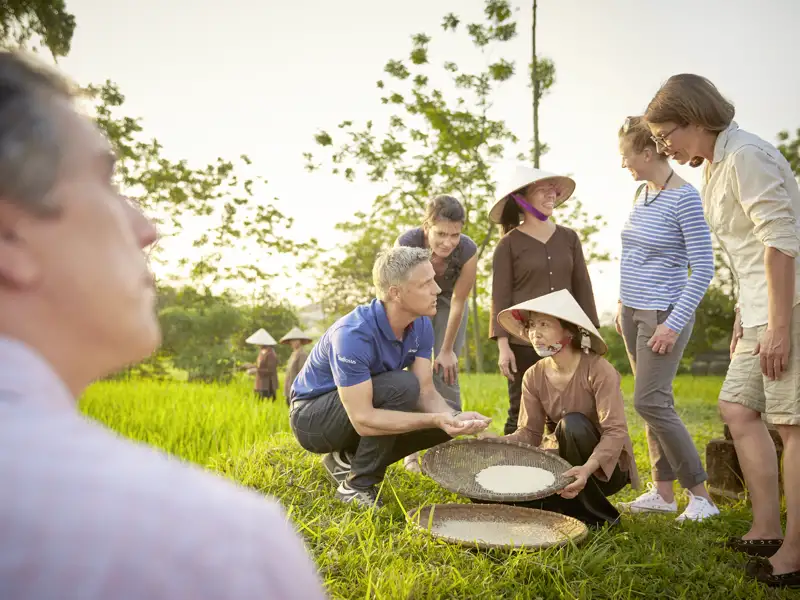 Auf unserer Rundreise durch Vietnam besuchen wir auch ein Reisfeld in einem Dorf