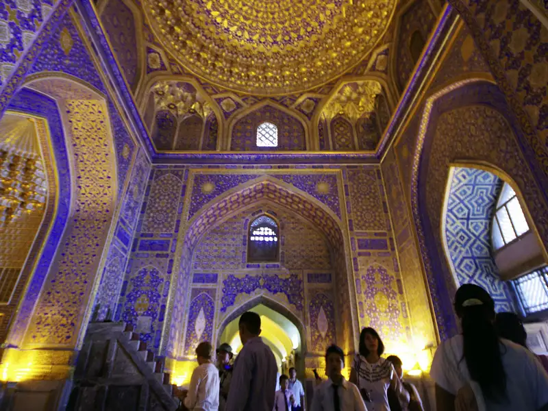 Eine der schönsten Moscheen Usbekistans besuchen wir auf dieser Studienreise am Registanplatz in Samarkand.