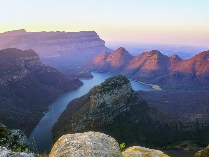 Unsere Studienreise durch Südafrika in kleiner Gruppe fasziniert mit Naturschauspielen voller Licht und Farben, wie hier am Blyde River Canyon.
