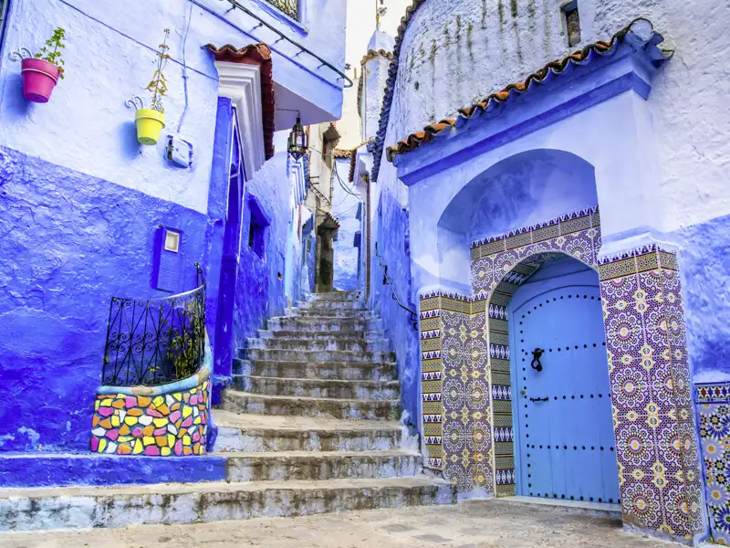 In Chefchaouen, malerisch im Rifgebirge gelegen, werden Sie Ihr blaues Wunder erleben. Auf unserer Studienreise, die auch den Norden Marokkos beinhaltet, verbringen wir hier eine Nacht.