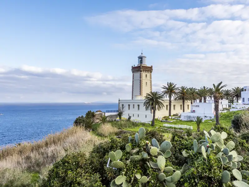 Werfen Sie am nördlichsten Punkt Ihrer 14-tägigen Studienreise durch Marokko, am Cap Spartel, einen Blick auf die nahe europäische Küste.