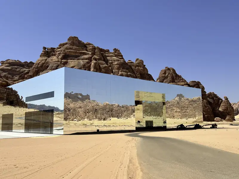 Ein Hingucker: Die Maraya-Konzerthalle in Al-Ula, die wir bei unserer Studienreise über die Arabische Halbinsel bewundern.