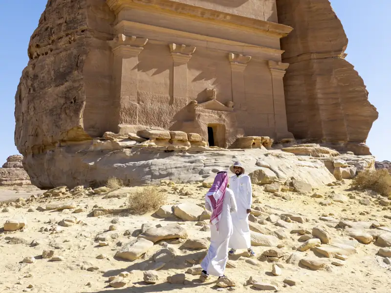 Auf unserer Reise zu den Höhepunkten von Bahrain, Saudi-Arabien und Katar kommen wir auch nach Hegra, oft auch Madain Saleh genannt.
