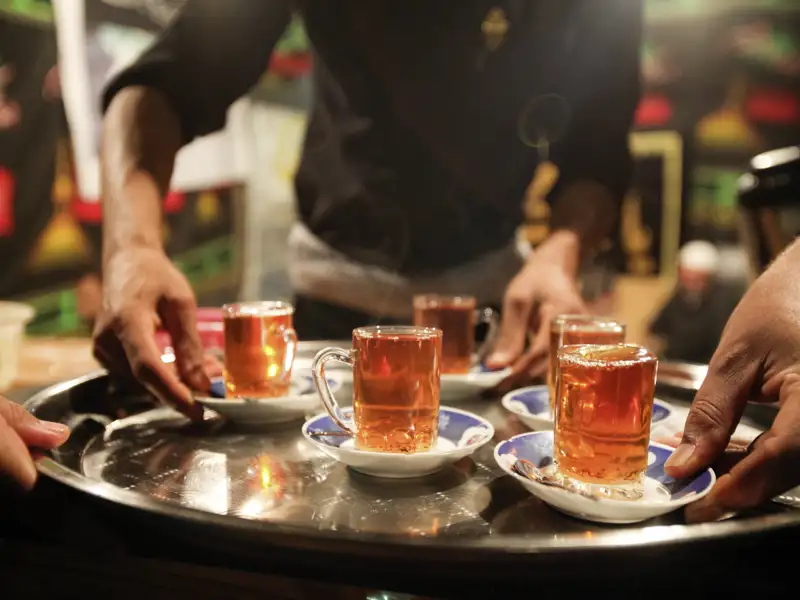 In Ländern wie Saudi-Arabien, Bahrain und Katar wird Gastfreundschaft groß geschrieben. Das können Sie auf unserer Rundreise live erleben.