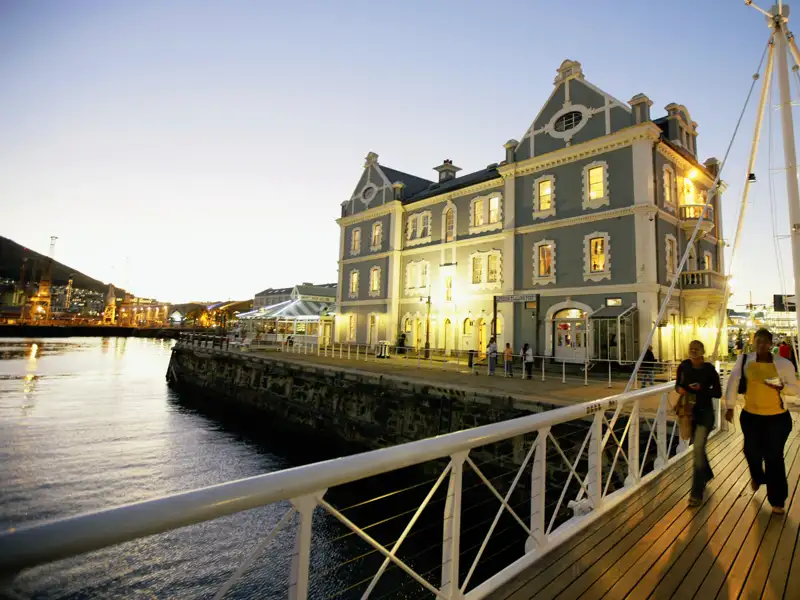 Die große Studienreise durch Südafrika endet in Kapstadt, einem der beliebtesten Reiseziele der Welt. Die V&A Waterfront ist das touristische Herz der Stadt.