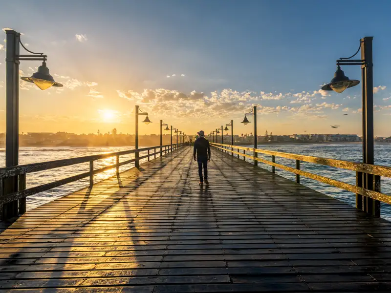 Auf unserer Rundreise durch Namibia kommen wir auch nach Swakopmund. Das Licht auf der Mole ist am Morgen und Abend phantastisch! Gut, dass unser Hotel gleich in der Nähe liegt!