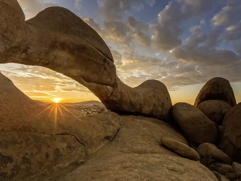 Wildromantische Sonnenuntergänge erwarten uns auf der Studienreise mit Muße durch Namibia. Und wir haben viel Zeit, sie zu genießen.