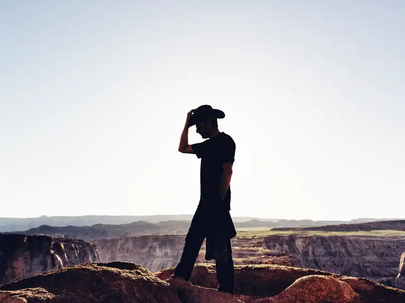 Wie dieser Cowboy ziehen wir den Hut vor dem einzigartigen Naturwunder des Grand Canyon.