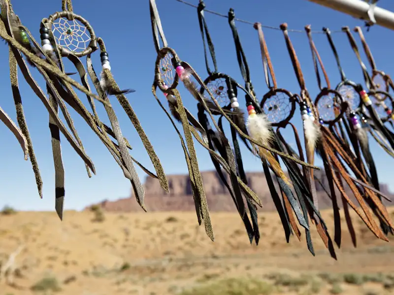 Handgefertigte Traumfänger sind ein beliebtes Souvenir aus dem Westen der USA.