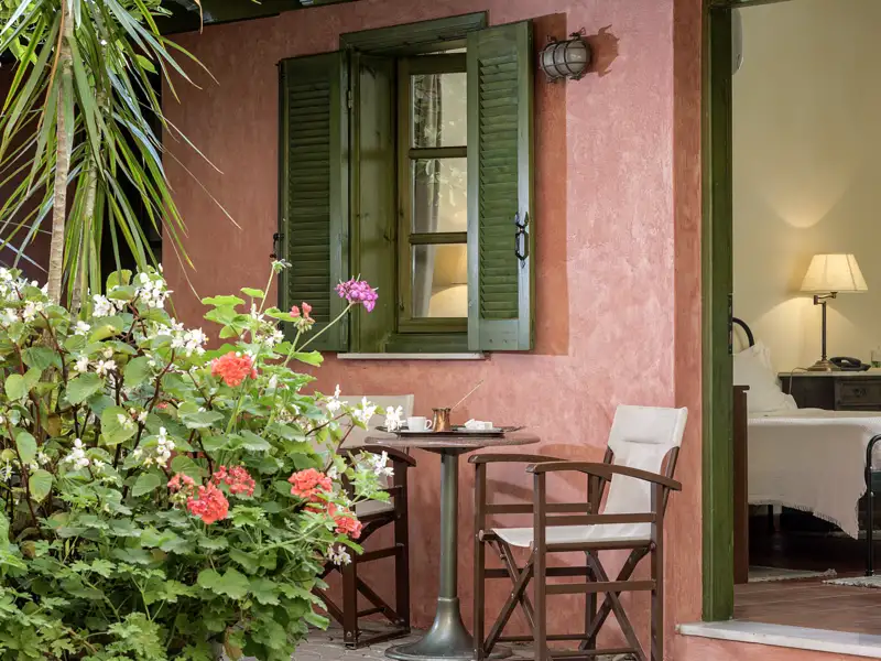 In Nauplia empfängt uns auf unserer Rundreise durch Griechenland das kleine Hotel Nafsimedon, ein ehemaliges Herrenhaus in venezianischem Stil.