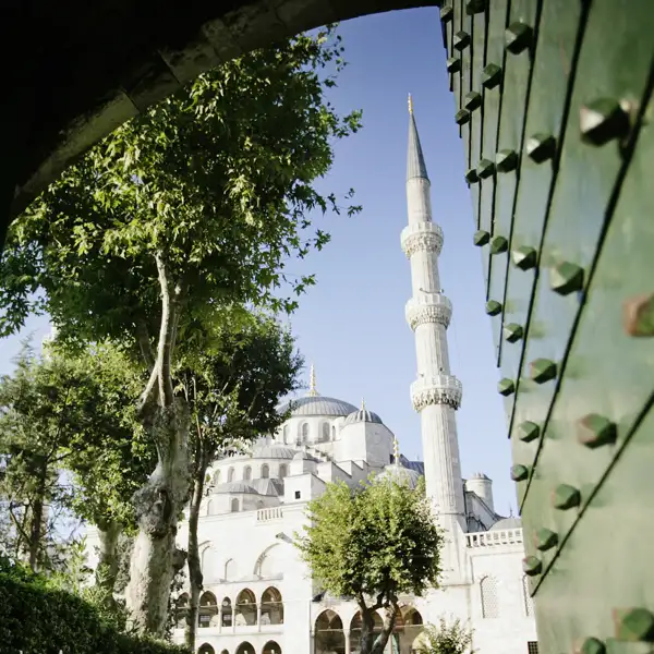 Die Blaue Moschee in Istanbul ist eine Sehenswürdigkeit, die Studiosus bei jeder Studienreise nach Istanbul besichtigt. Auch bei dieser smart&small-Reise in kleiner Gruppe.