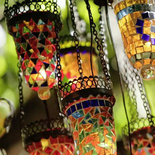 Ein Besuch in der Türkei ohne türkisches Kunsthandwerk? Undenkbar! Auch auf unserer Studienreise in kleiner Gruppe bleibt Zeit, die kunstvolle Dekoration in den Cafés und Teehäusern zu bewundern oder im Basar darum zu feilschen.