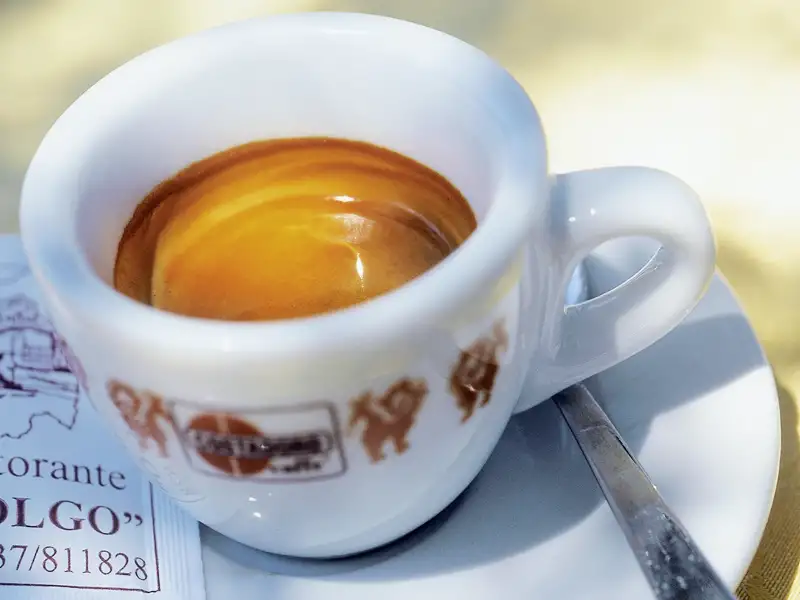 Auf unserer Rundreise zu den Höhepunkten Sardiniens darf natürlich eine Pause mit herrlich cremigem Espresso nicht fehlen!