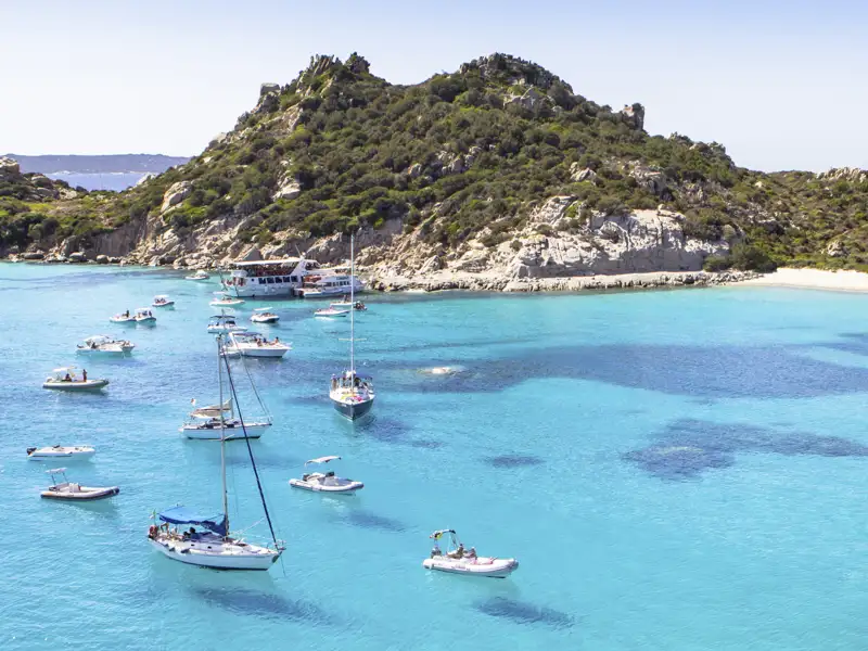 Auf unserer Rundreise nach Sardinien können Sie auch mal an einem der schönen Strände baden gehen oder relaxen.