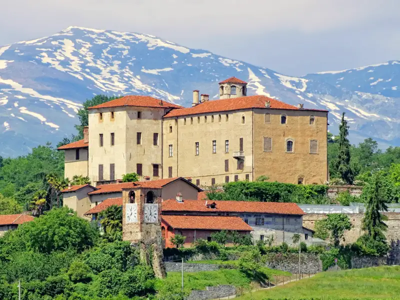 Auf unserer smart&small-Reise durchs Piemont besuchen wir Saluzzo und das Castello della Manta an den Ausläufern der Seealpen.