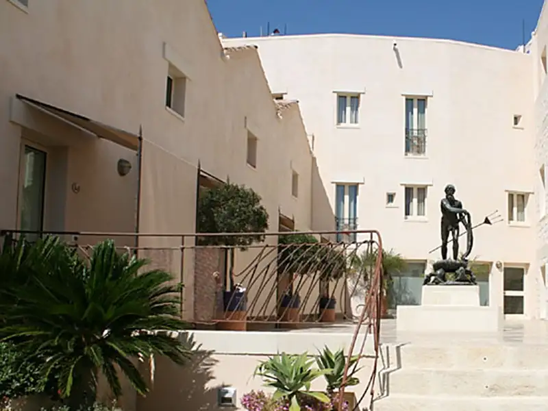 Auf unserer smart&small-Rundreise in kleiner Gruppe durch Apulien übernachten Sie in netten kleinen Hotels, wie dem Hotel Corte di Nettuno in Otranto.