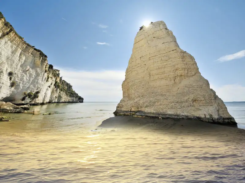 Auf unserer smart&small-Rundreise durch Apulien können Sie die schöne Küstenlandschaft genießen.
