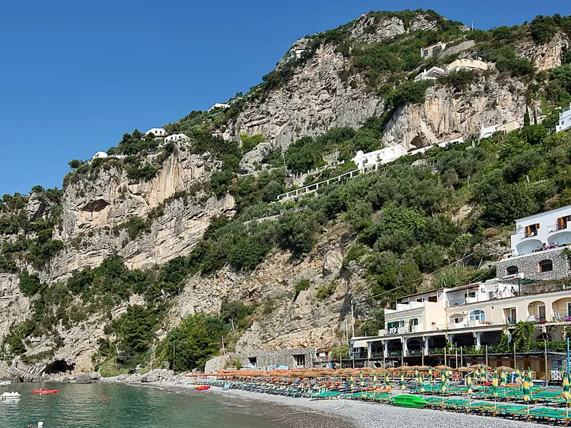 Im Hotel Pupetto wohnen Sie auf unserer smart&-small-Reise nach Kampanien vier Nächte direkt am Meer in einer ruhigen Bucht, abseits vom Trubel in Positano.