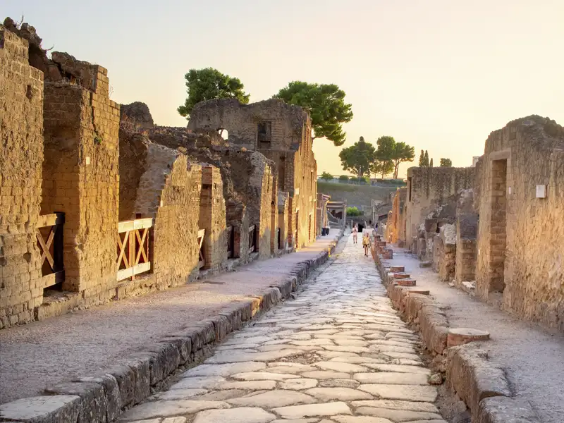 Gepflasterte Straße in den Ruinen von Pompeji