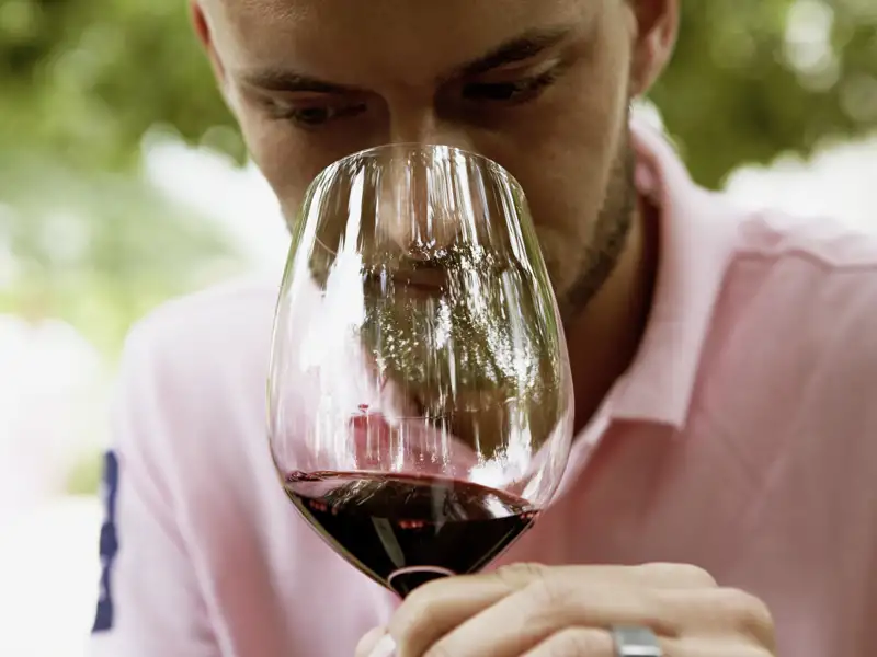 Mit Blick aufs Meer genießen wir an den Abenden unserer Reise zum Golf von Neapel die Weine Italiens.