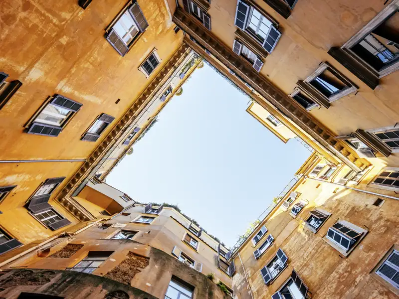 Ein Streifzug durch die engen Gassen der römischen Altstadt gehört zu unserer Rom-Reise unbedingt dazu.