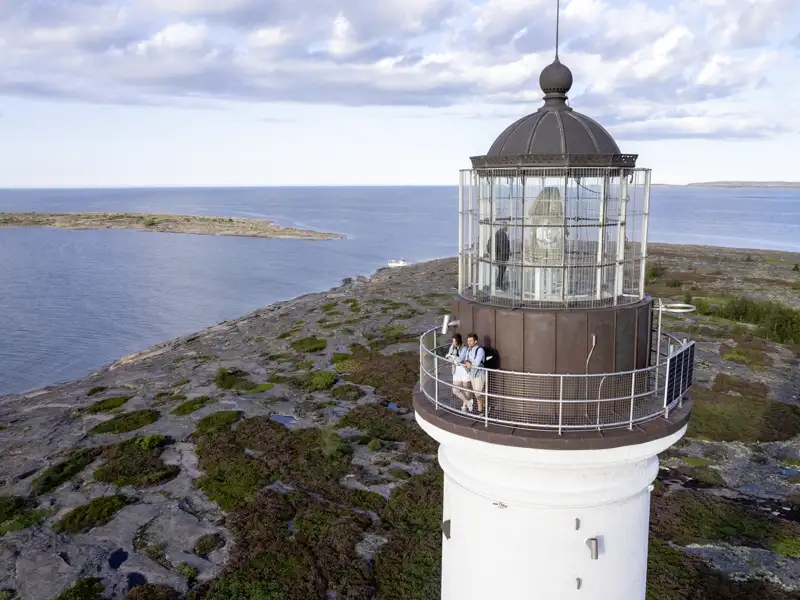 Leuchttürme weisen den Weg durch die vielen Schäreninseln. Während unserer Studienreise in kleiner Gruppe werden wir auch den ein oder anderen passieren.