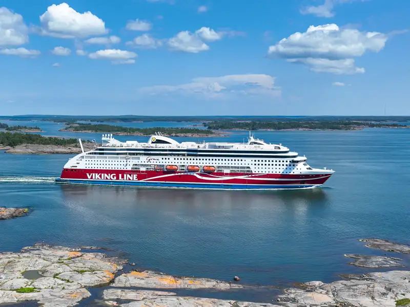 Die Reise in der kleinen Gruppe beinhaltet auch die Seereise von Stockholm durch die bezaubernde Landschaft der Schären zu den Aland-Inseln