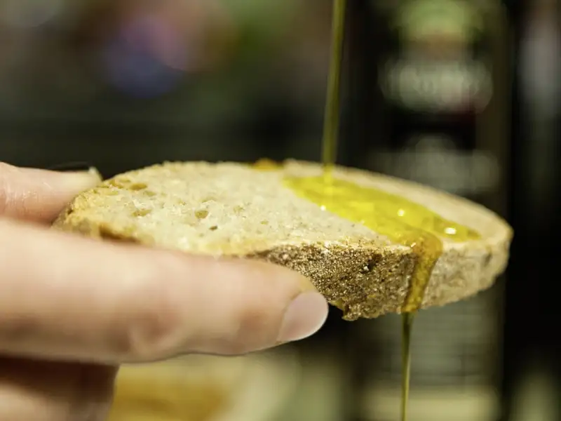 Auch kulinarisch kommen wir auf unserer Rundreise durch Umbrien und die Marken nicht zu kurz: Auf einem Landgut werden wir mit den Küchenschätzen der Region verwöhnt.