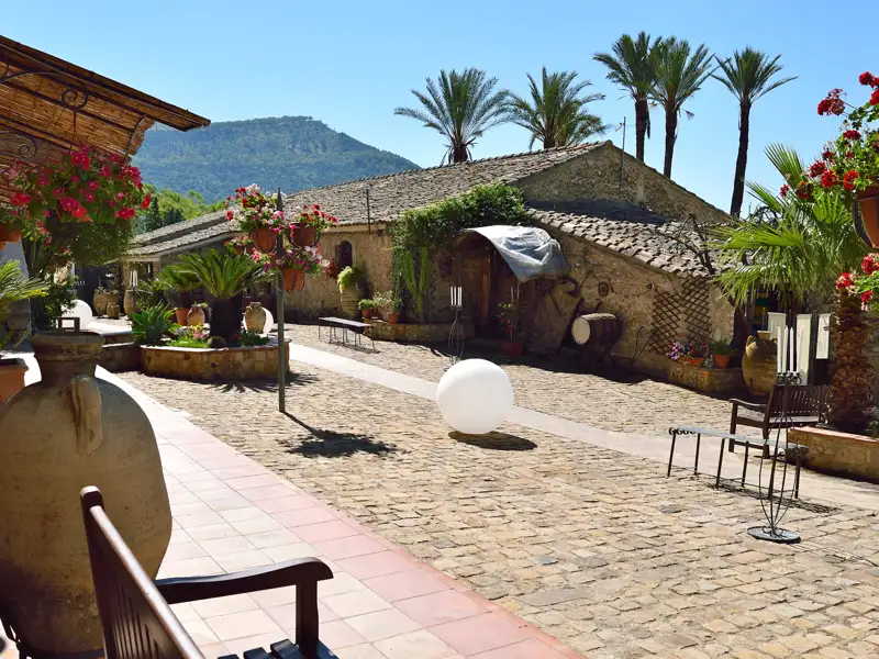 Freuen Sie sich bei dieser Rundreise in kleiner Gurppe auf die Landidylle im Hotel Vecchia Masseria in San Michele – einem historischen Gutshof mit 31 stilvollen Zimmern, mit viel Liebe zum Detail.