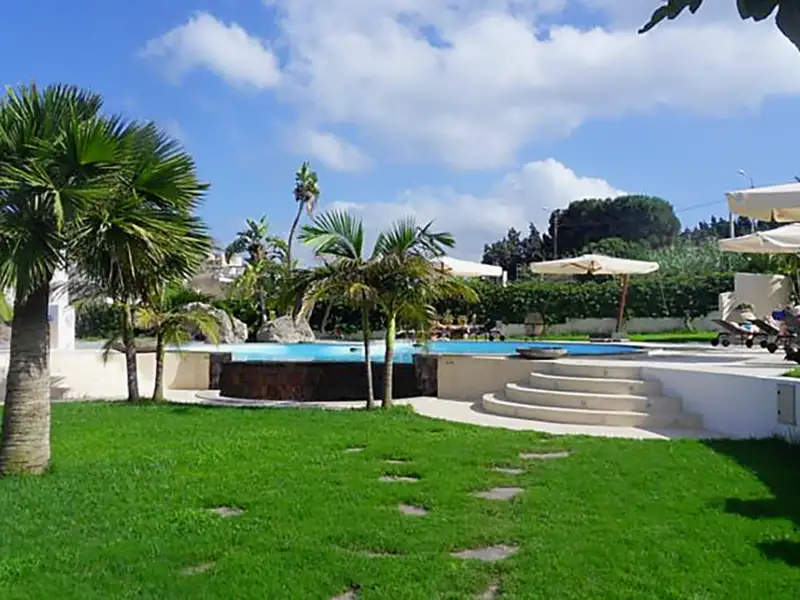 In ruhiger Lage und doch nur wenige Minuten vom Zentrum Liparis: unser Hotel Residence La Giara, erste Station unserer Rundreise über die Äolischen Inseln.