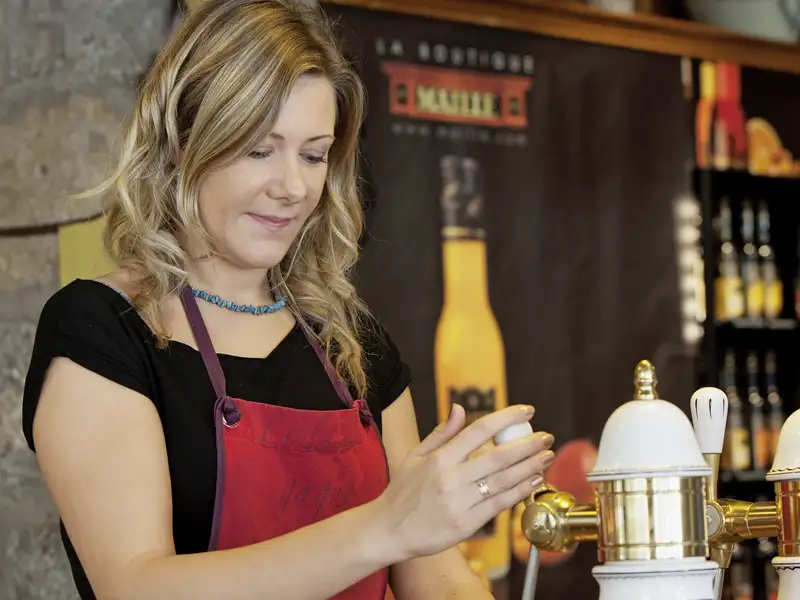 Burgund ist eine der berühmten kulinarischen Regionen Frankreichs – mit hochwertigen Spezialitäten, allen voran Senf und Wein. Allgemein achtet man beim Essen auf eine gute Qualität der Zutaten, was wir auf unserer smart&small-Rundreise durchs Burgund erfahren.